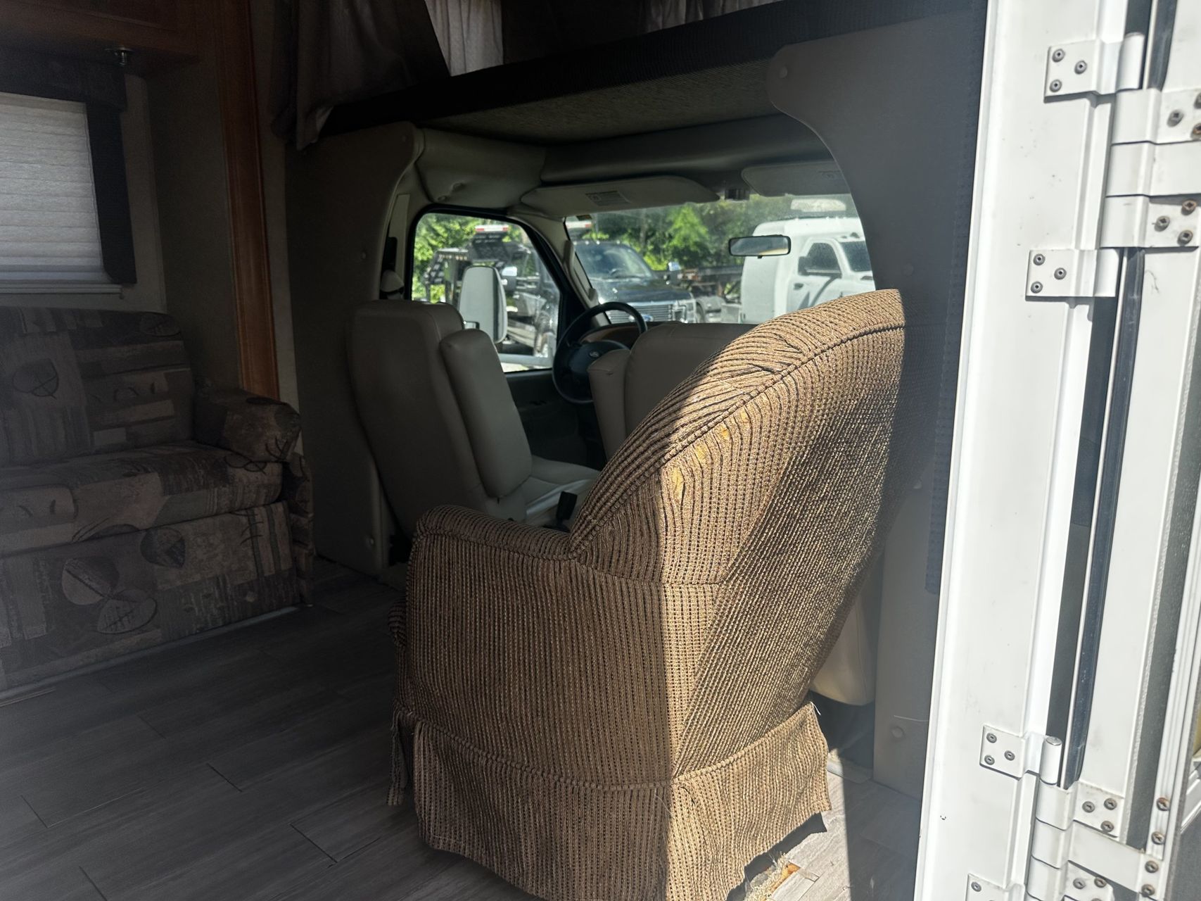 2006 Ford E-450 29