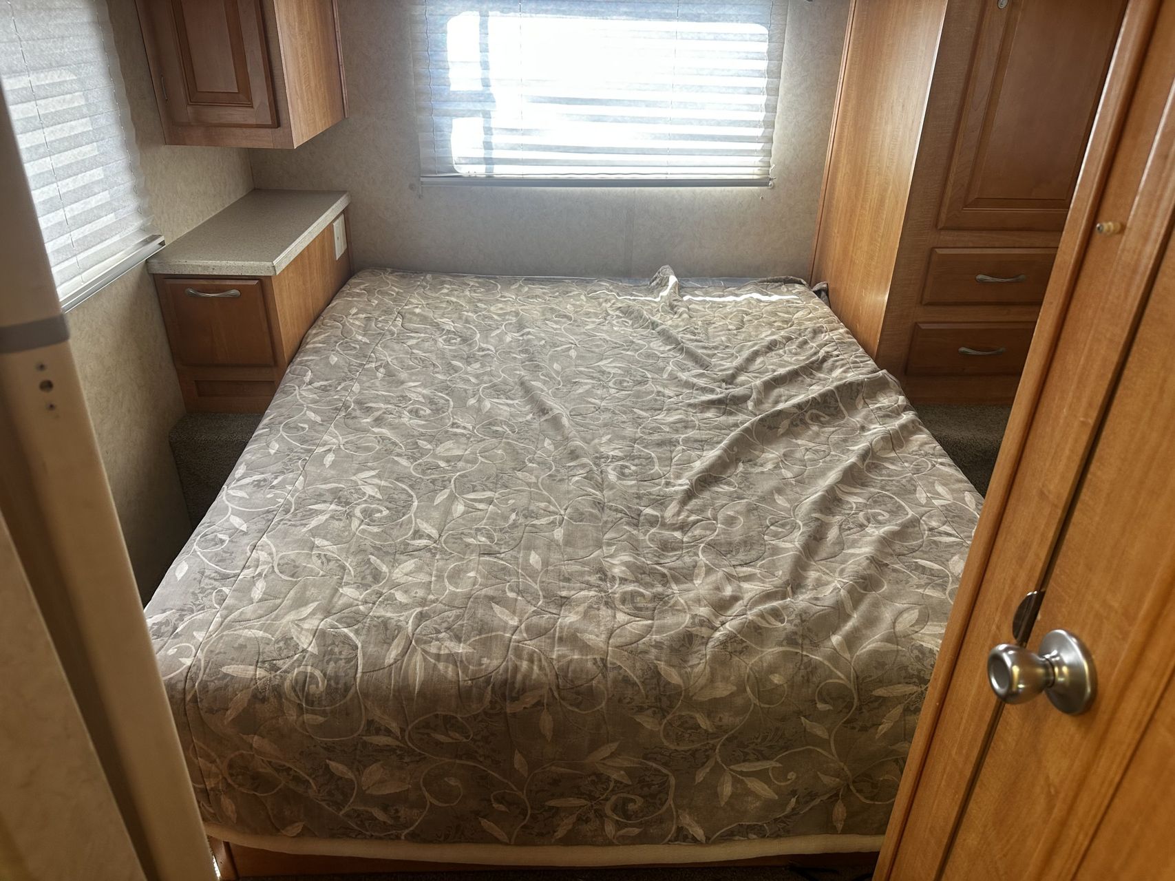 2006 Ford E-450 39