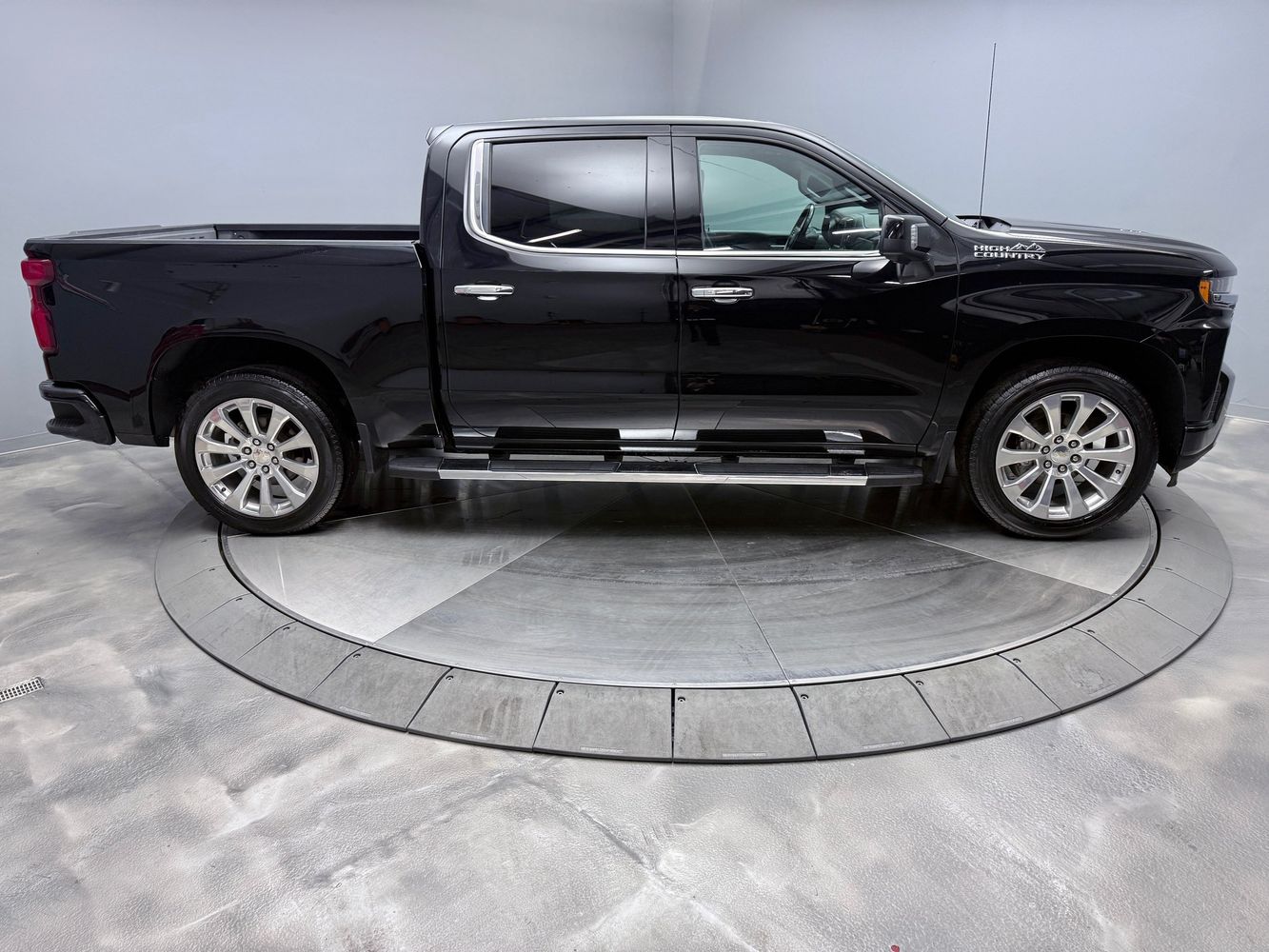 2019 Chevrolet Silverado 1500 High Country photo 4
