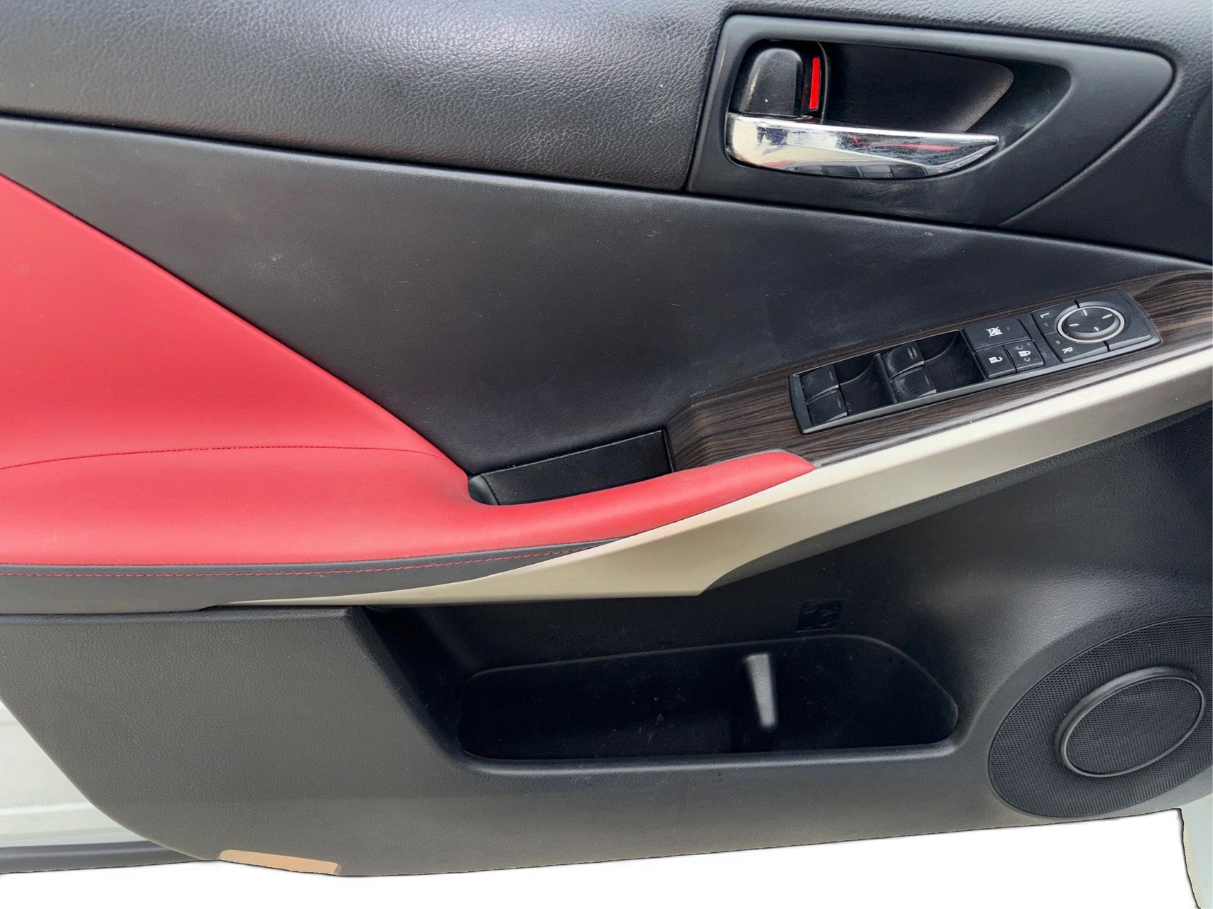 Lexus IS photo 27
