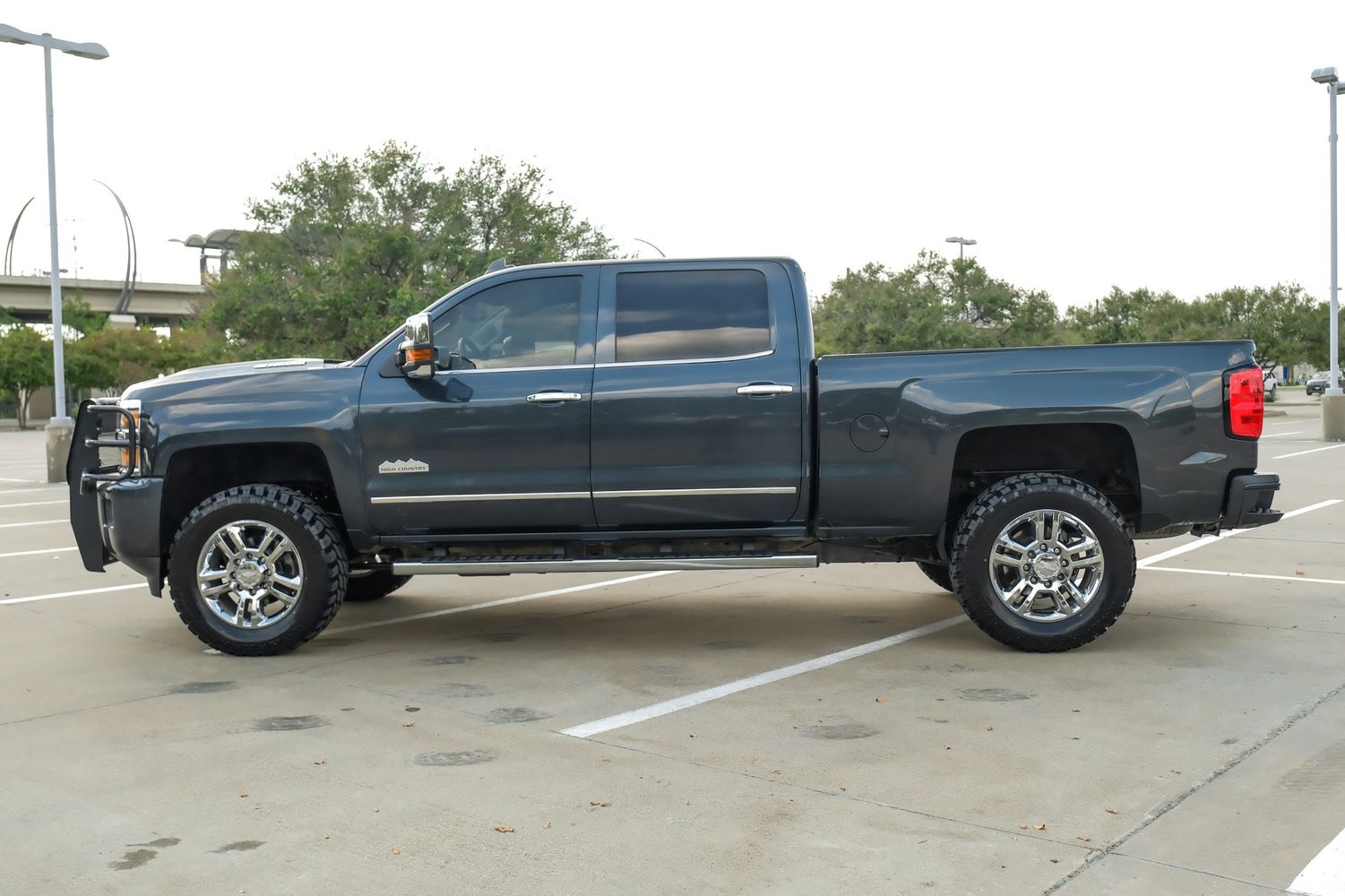 2018 Chevrolet Silverado High Country photo 16
