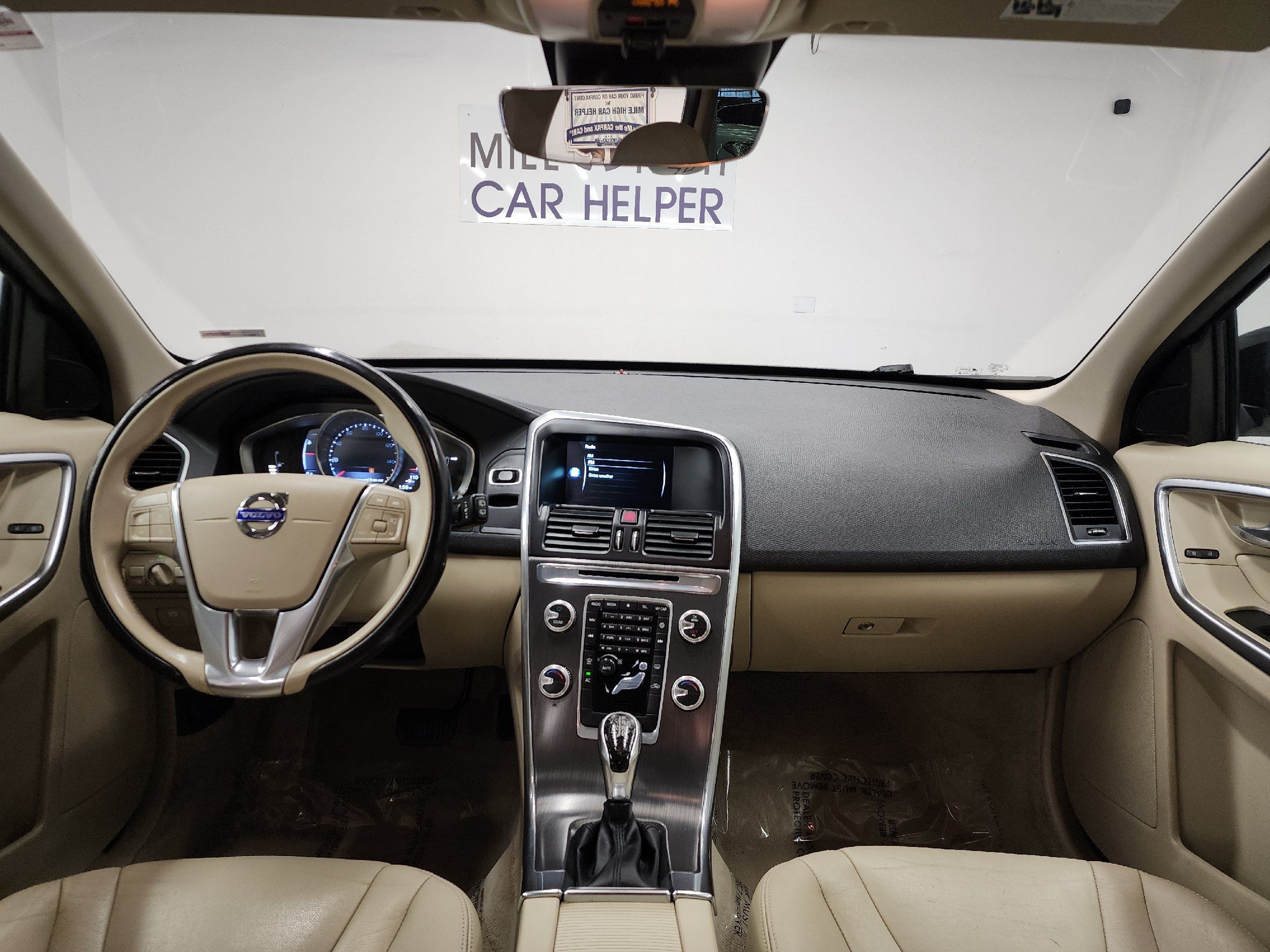 2016 Volvo XC60 T6 Drive-E photo 9