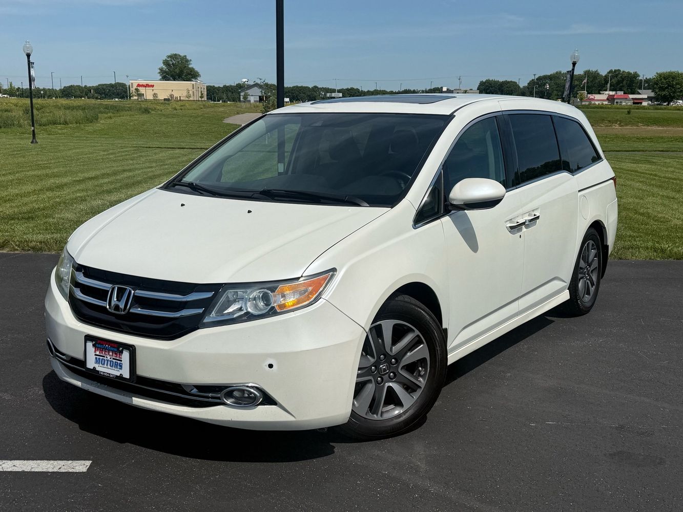 2014 Honda Odyssey Touring's photo