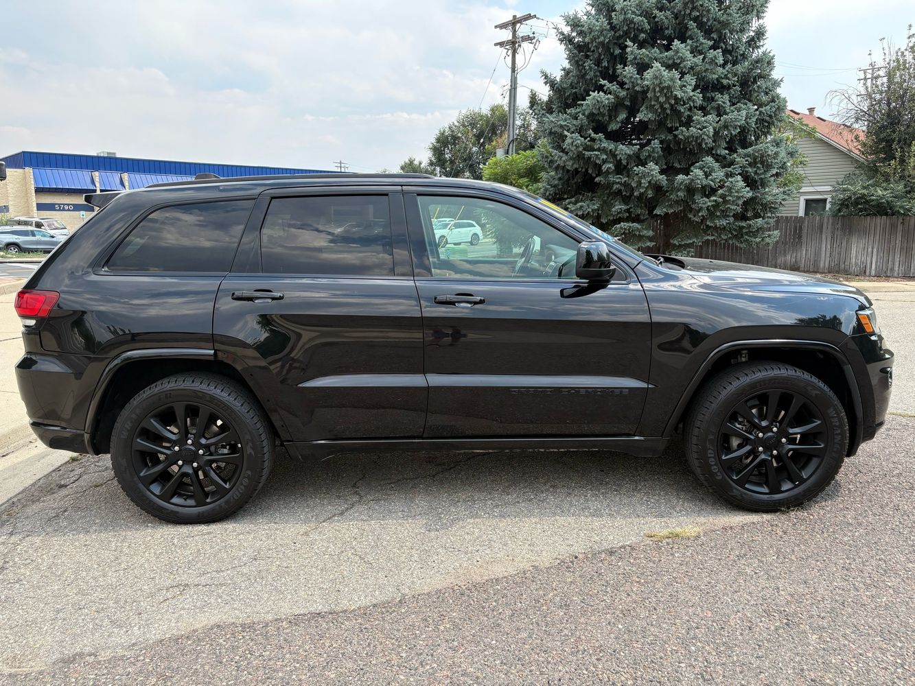 2019 Jeep Grand Cherokee Altitude - Photo 19
