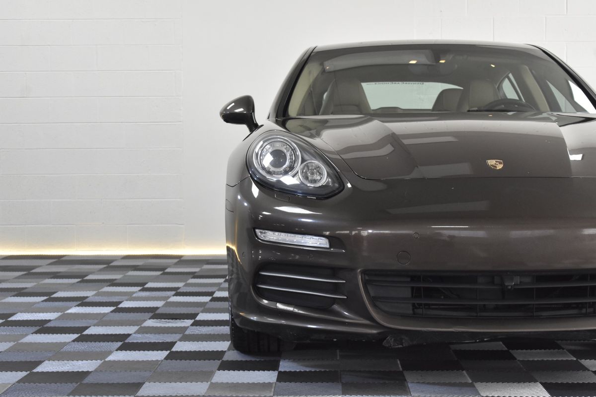 2015 Porsche Panamera 4