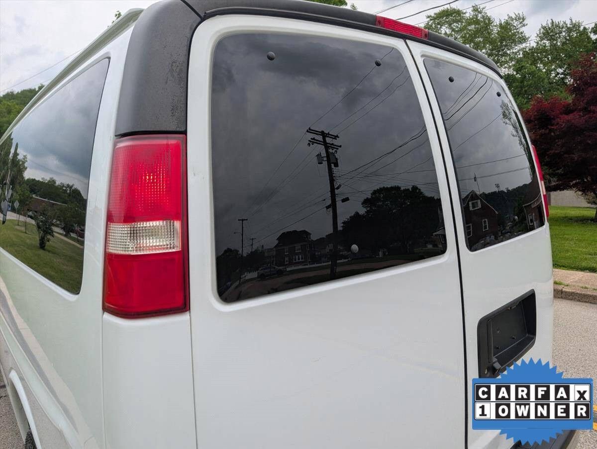 2018 Chevrolet Express 32