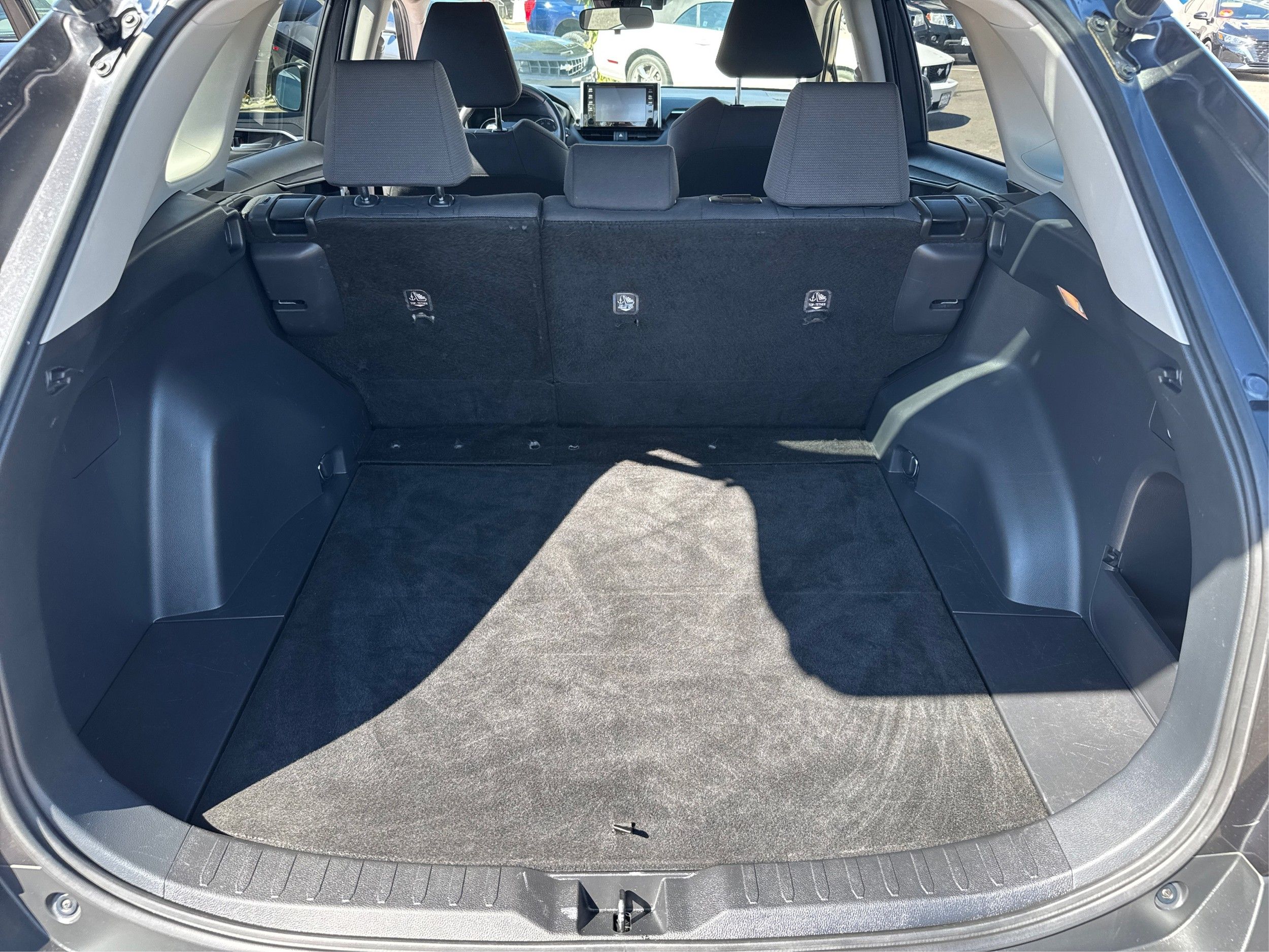 2020 Toyota RAV4 XLE photo 13