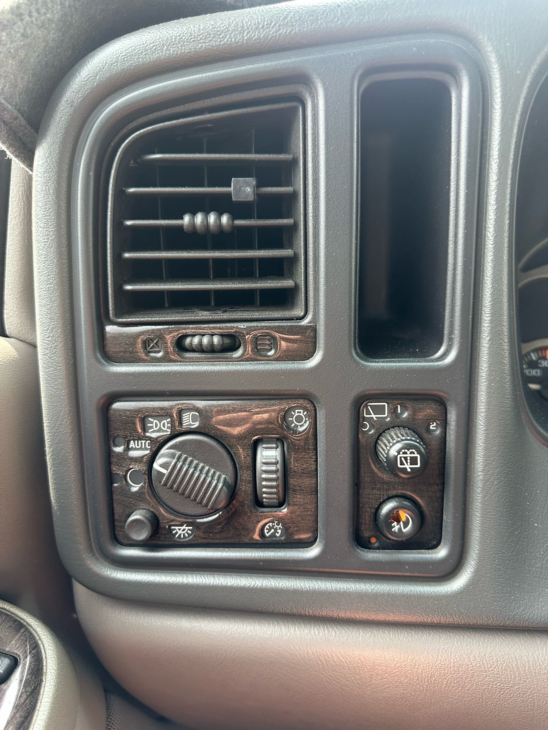 2005 GMC Yukon Denali - Photo 18