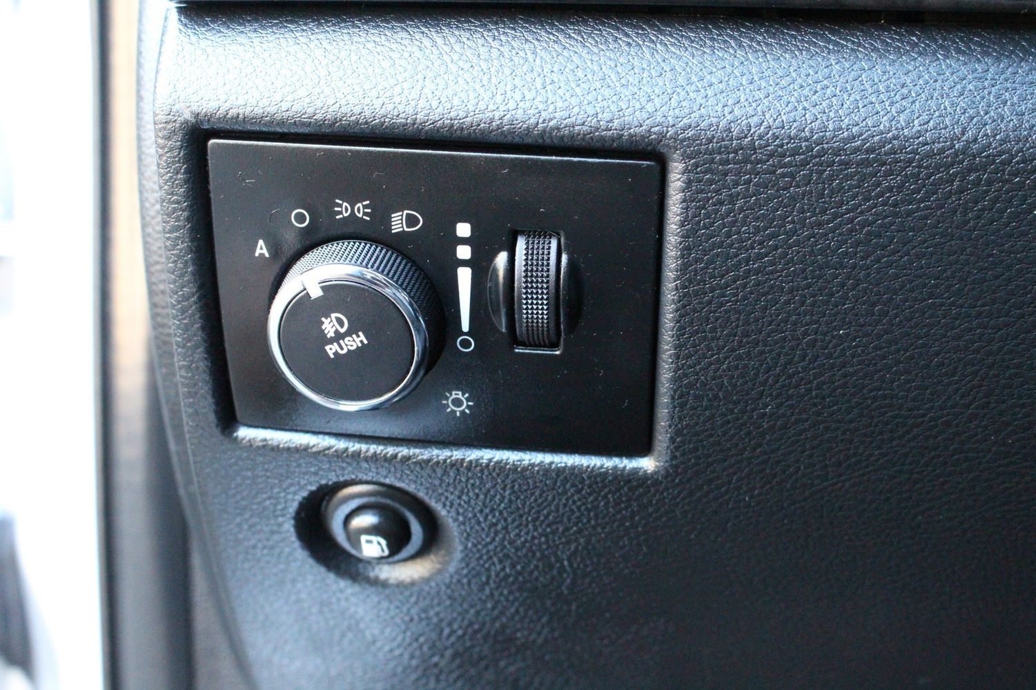 2011 Jeep Grand Cherokee Laredo | Victory Motors of Colorado