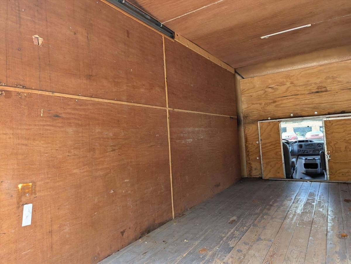 2016 Ford E-Series 36