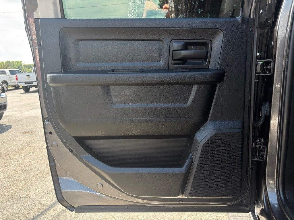 2017 Ram 2500 ST Tradesman photo 18