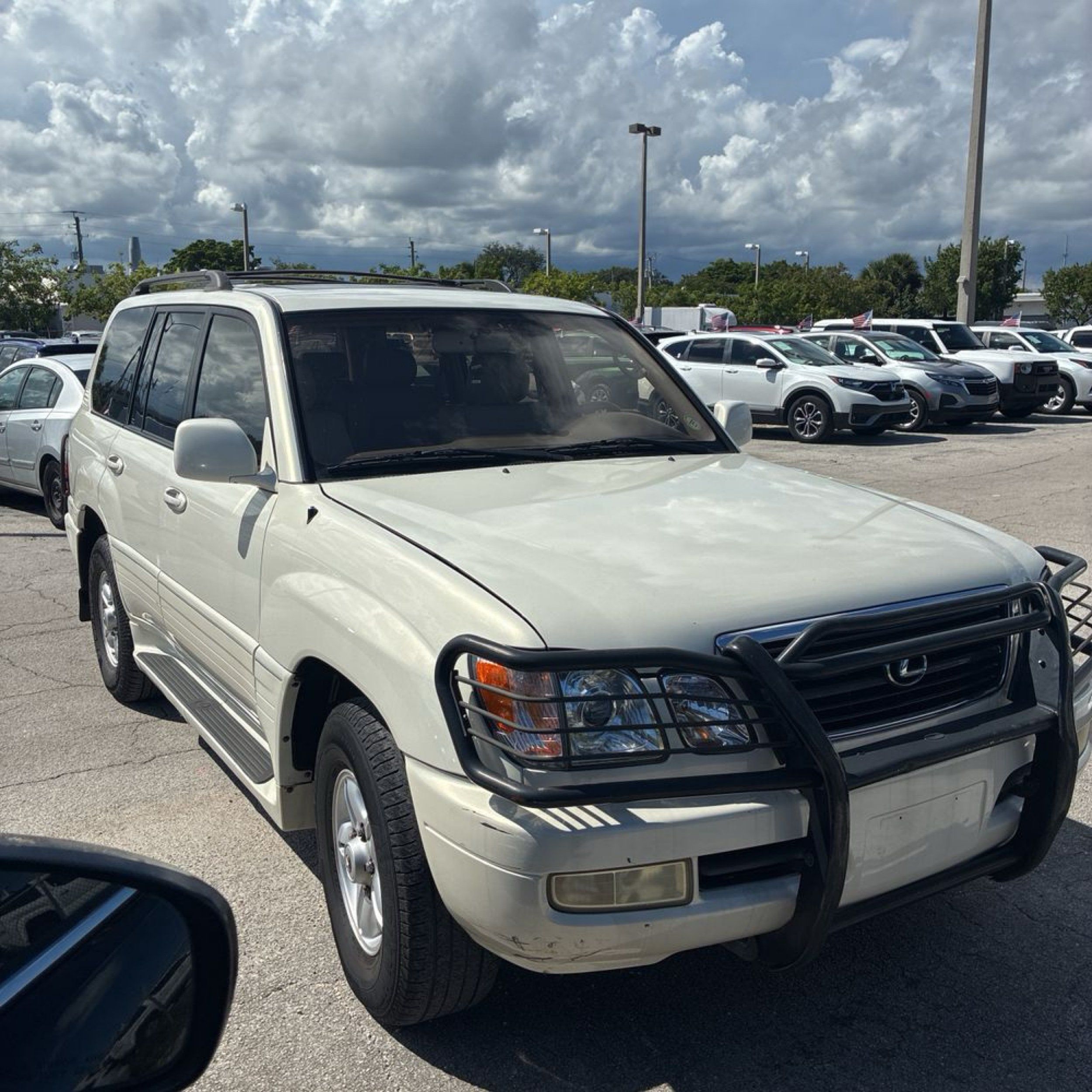 2000 Lexus LX 470 photo 2