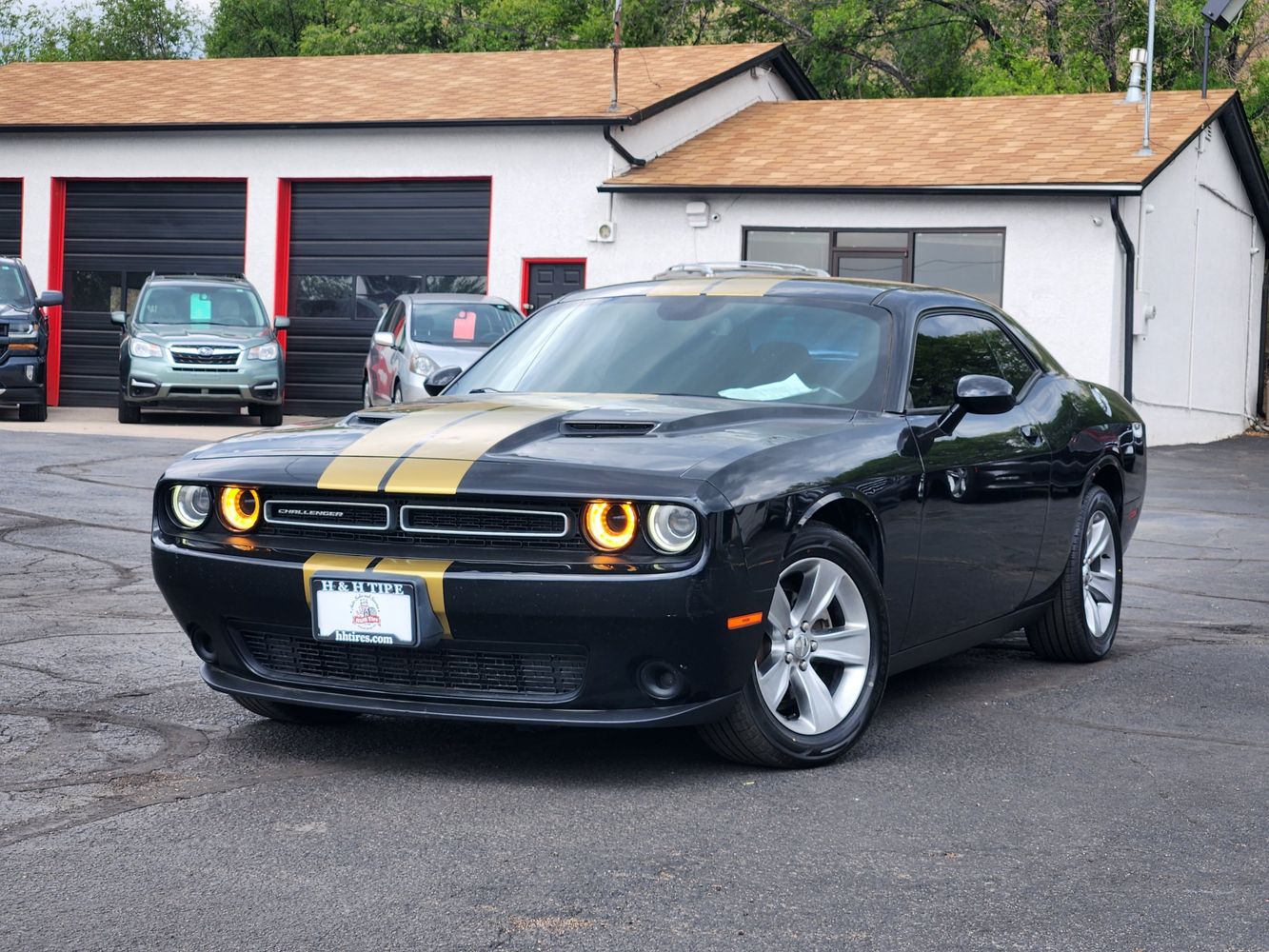 2017 Dodge Challenger SXT's photo