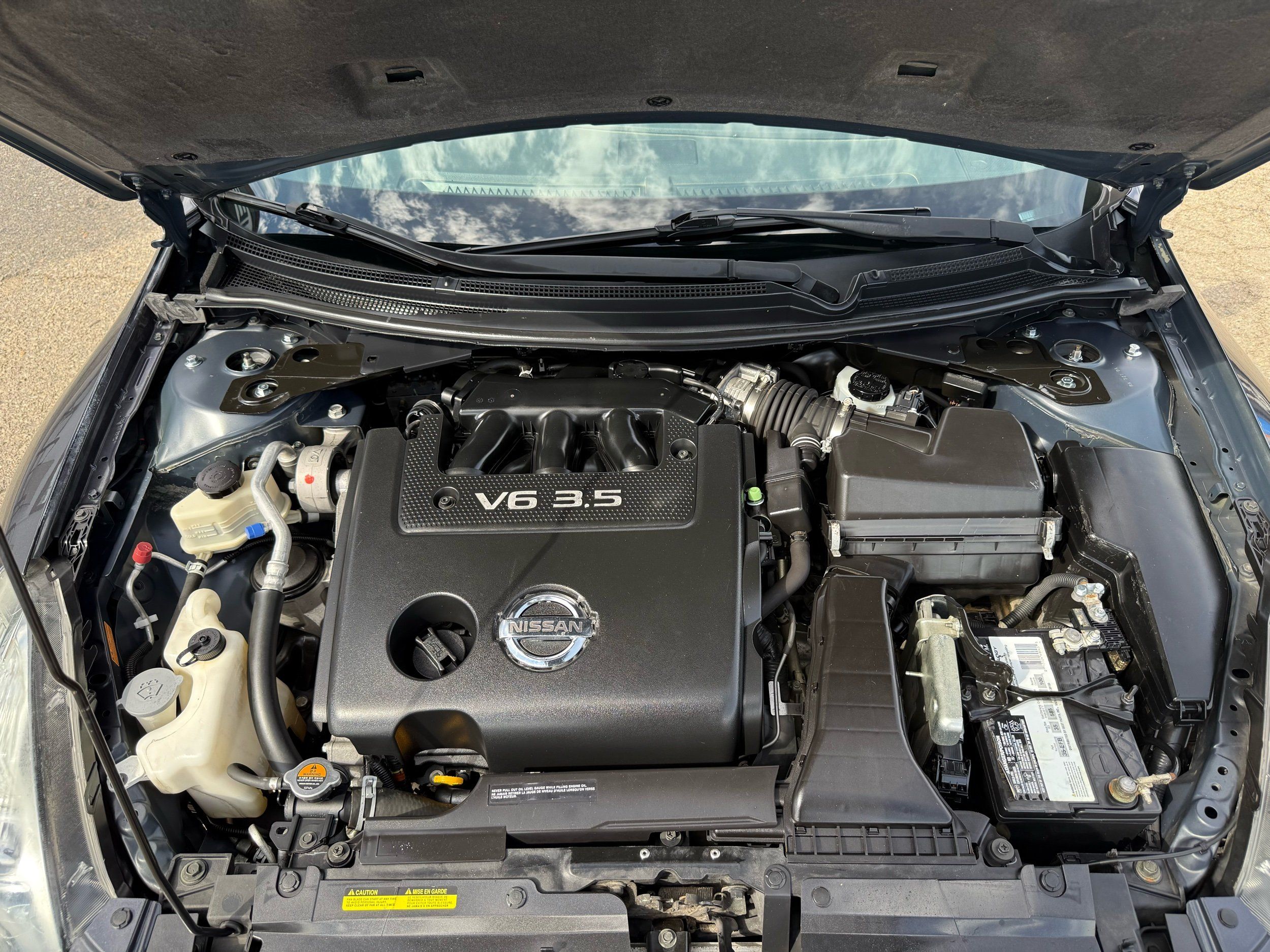 2010 Nissan Altima 3.5 SR photo 17