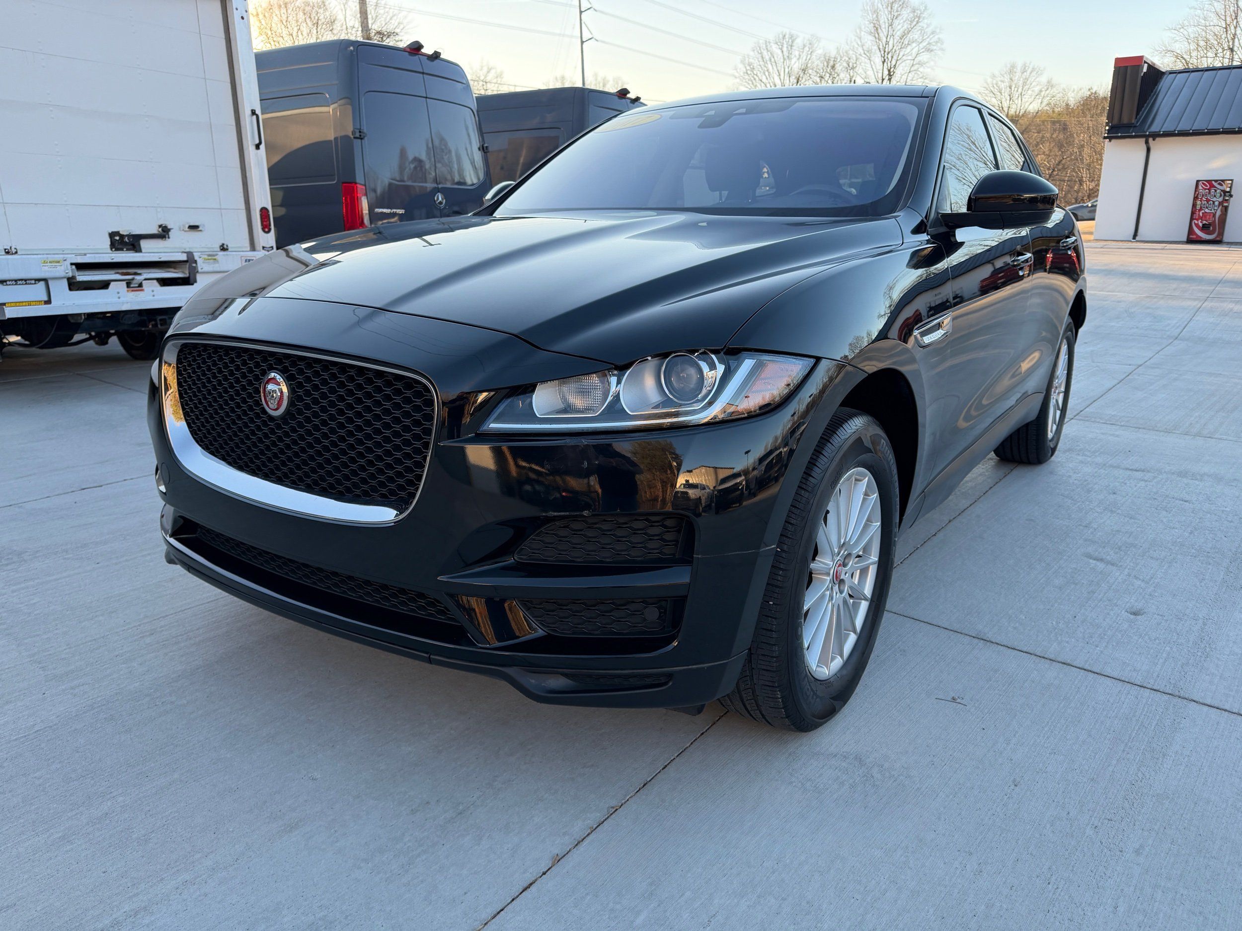 2017 Jaguar F-Pace Base's photo