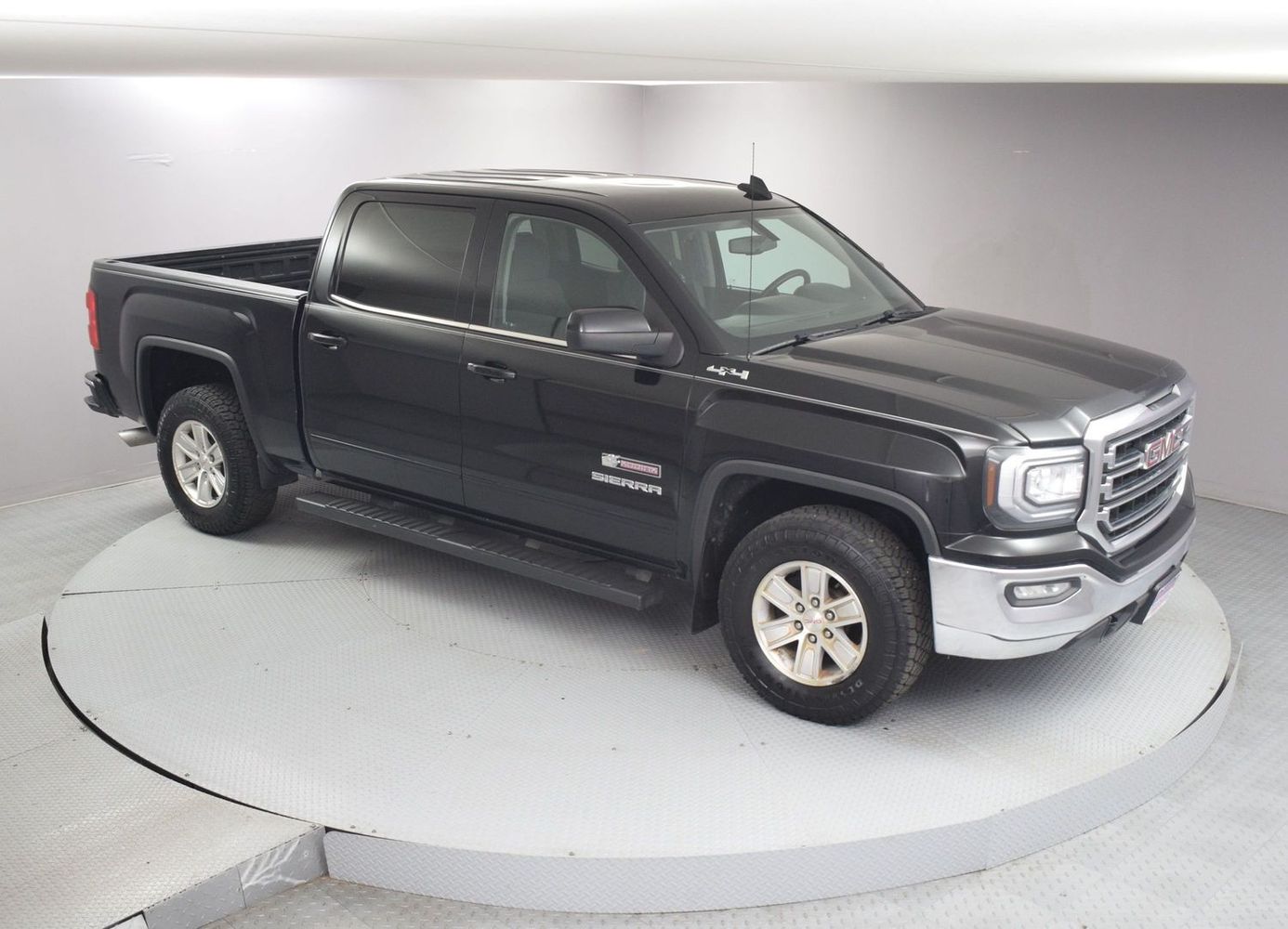 2017 Gmc Sierra 1500 SLE photo 2