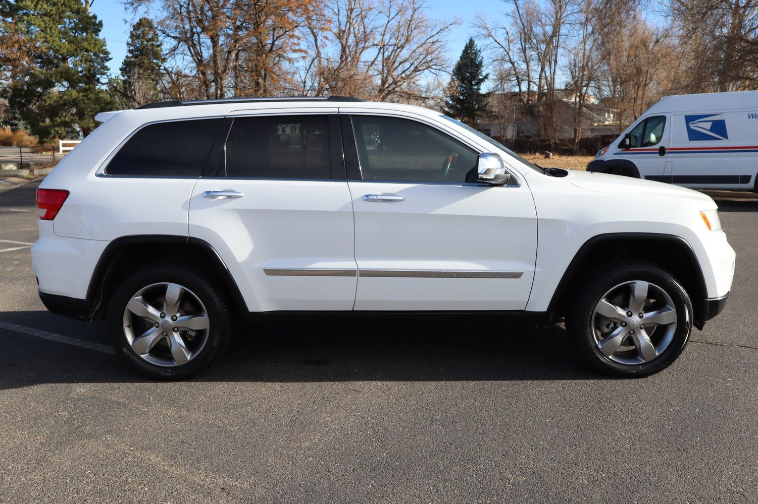 2013 Jeep Grand Cherokee Overland | Victory Motors of Colorado