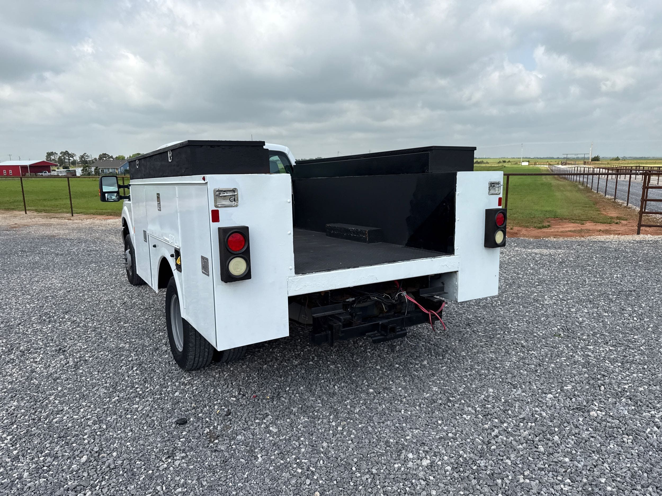 2016 Ford F-350 Super Duty Chassis Cab XL