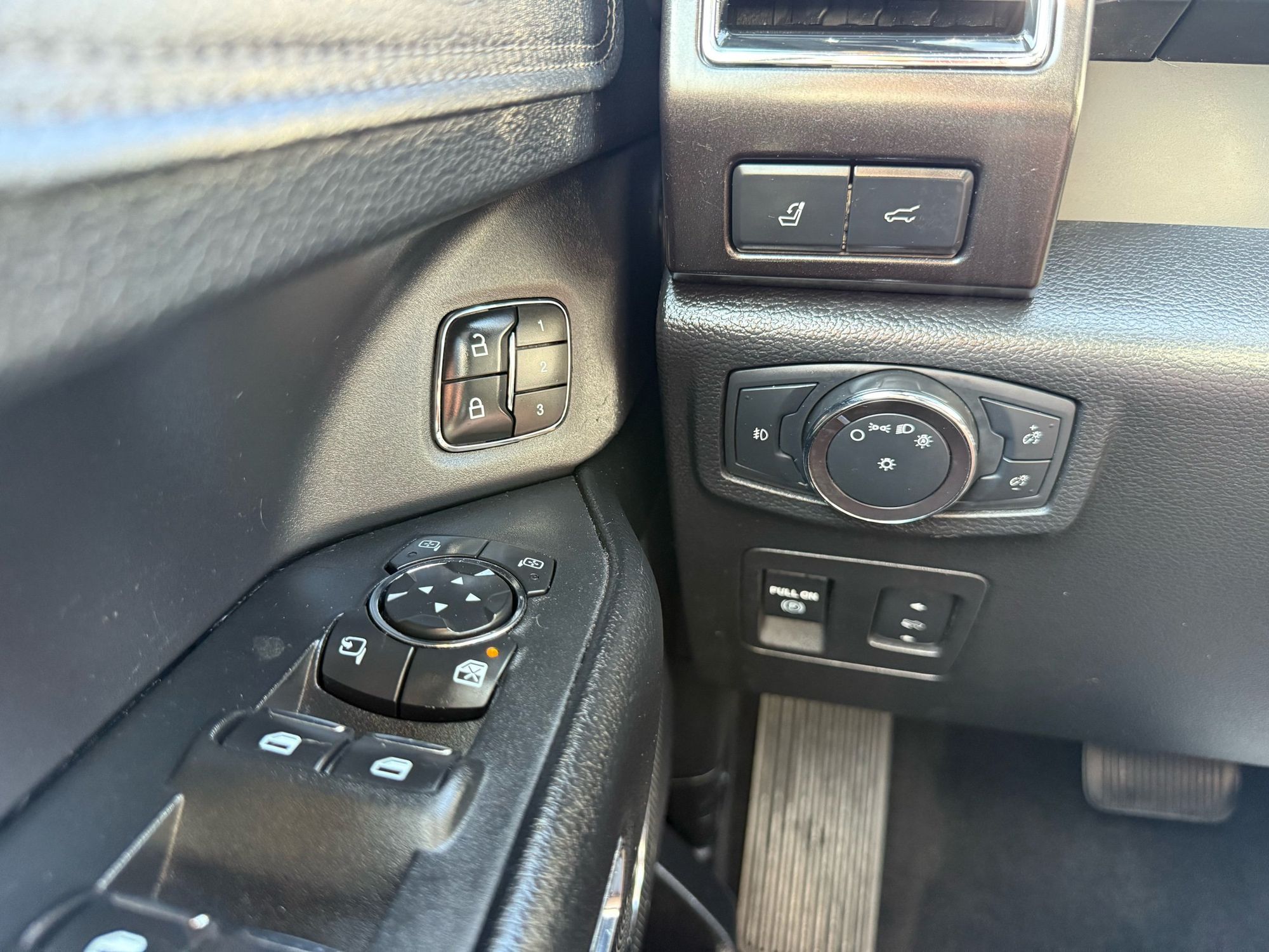 2019 Ford Expedition MAX Limited photo 16