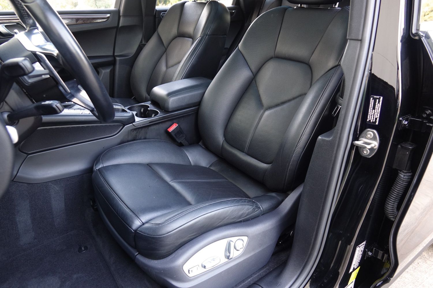 2015 Porsche Macan S photo 41
