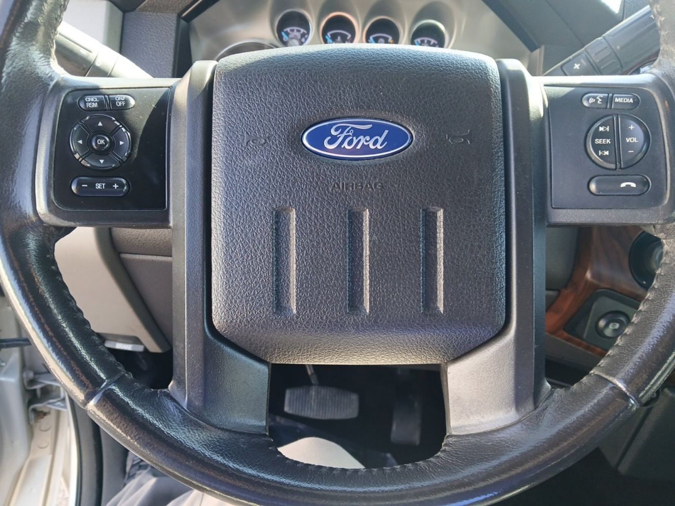 2016 Ford F-350 Lariat photo 12