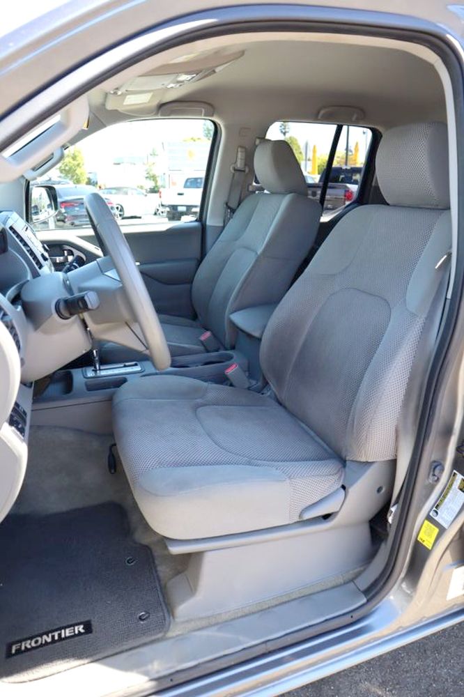 2016 Nissan Frontier SV photo 13