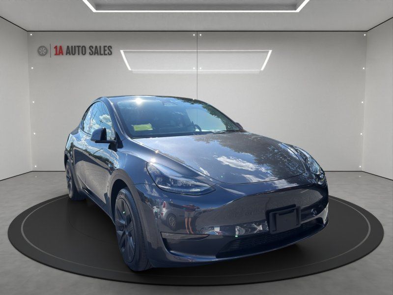 2025 Tesla Model Y Long Range photo 7