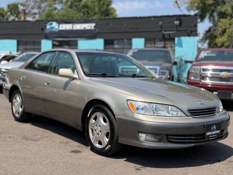 Silver 2000 Lexus ES Sedan Front-Wheel Drive 4-Speed Automatic