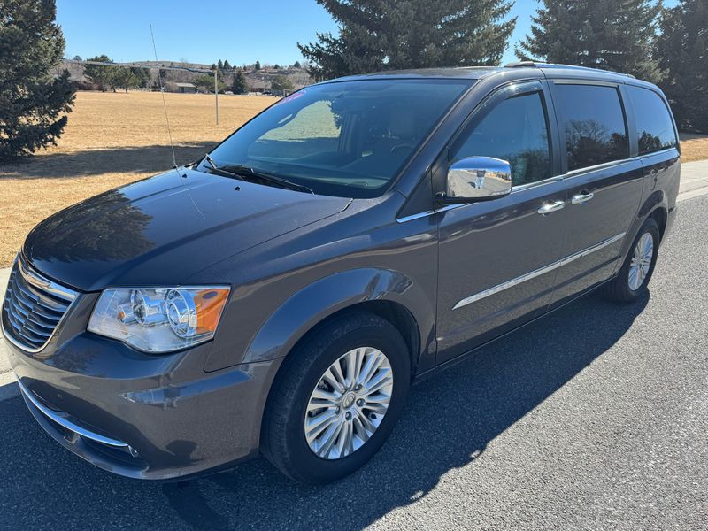 2015 Chrysler Town & Country Limited Platinum