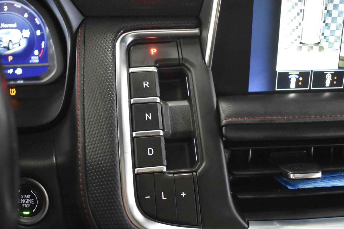 2023 Chevrolet Suburban 4WD RST