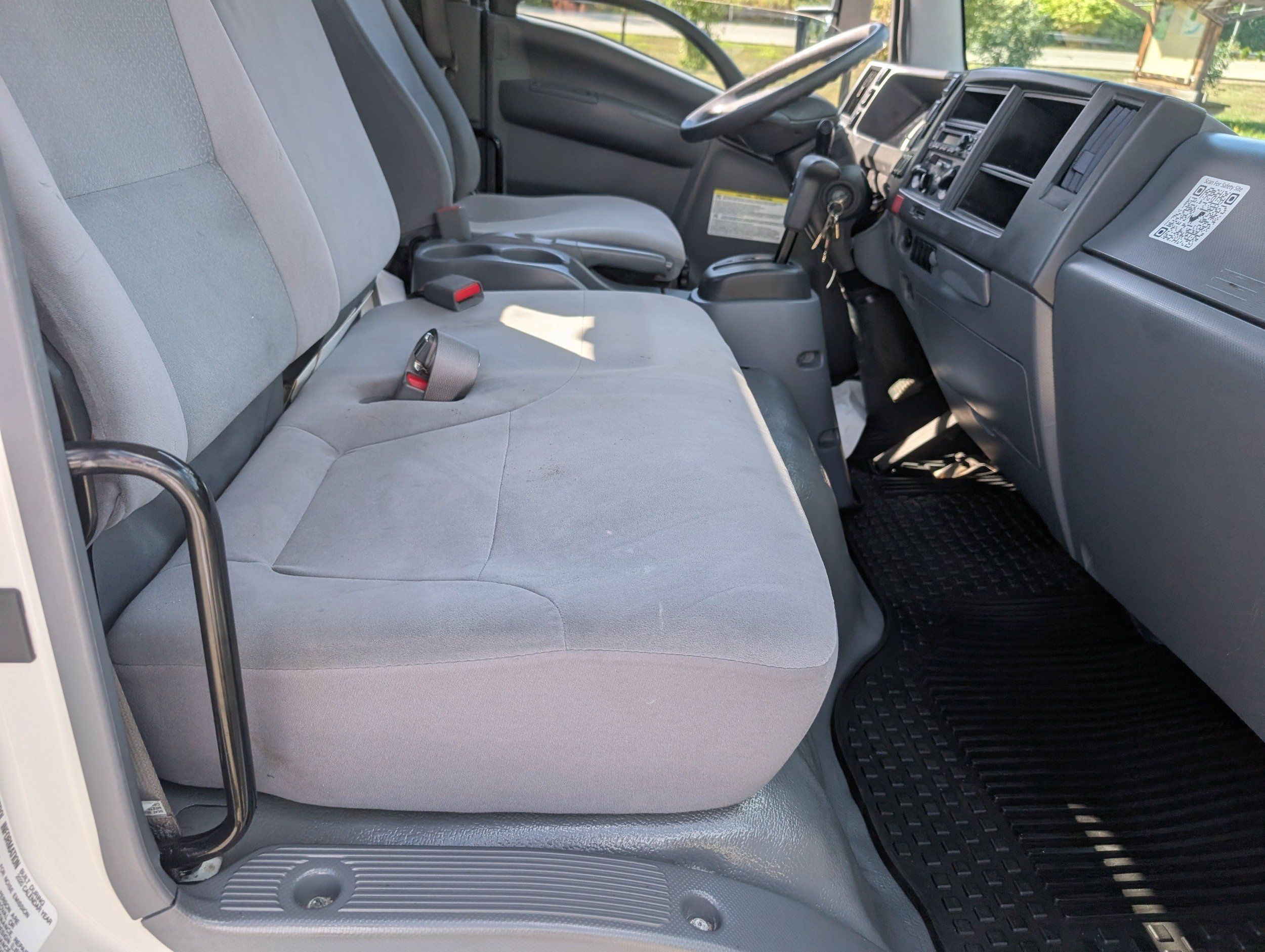 2021 Isuzu NRR photo 25