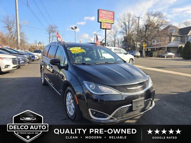 2020 Chrysler Pacifica Touring L's photo