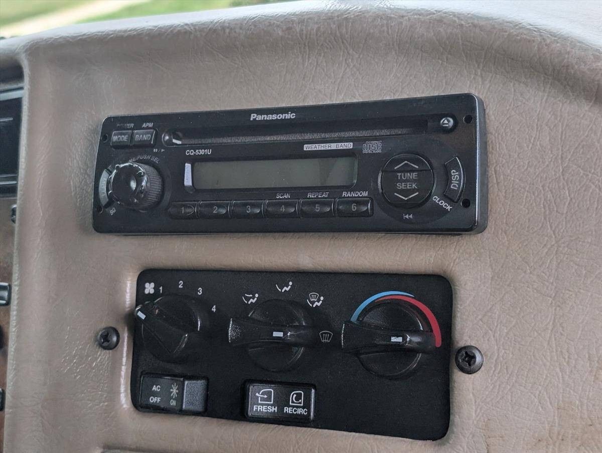 2007 Peterbilt 335 52