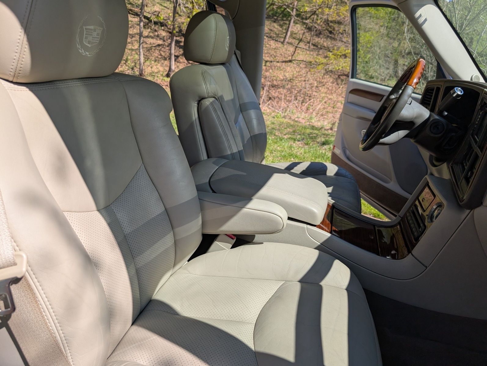 2004 Cadillac Escalade ESV 75