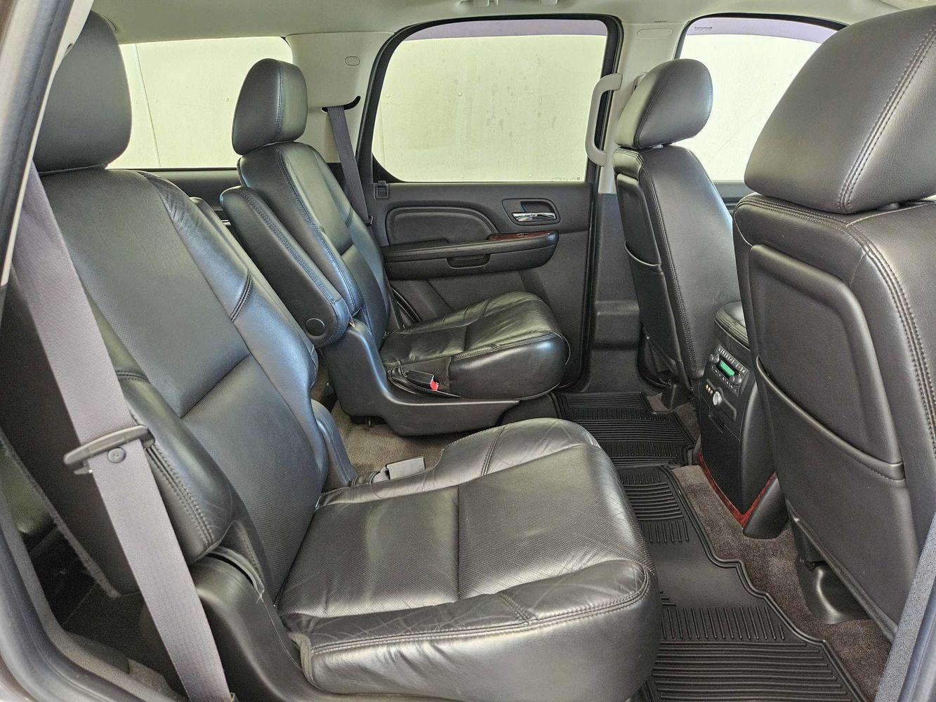 2011 Cadillac Escalade Luxury photo 13
