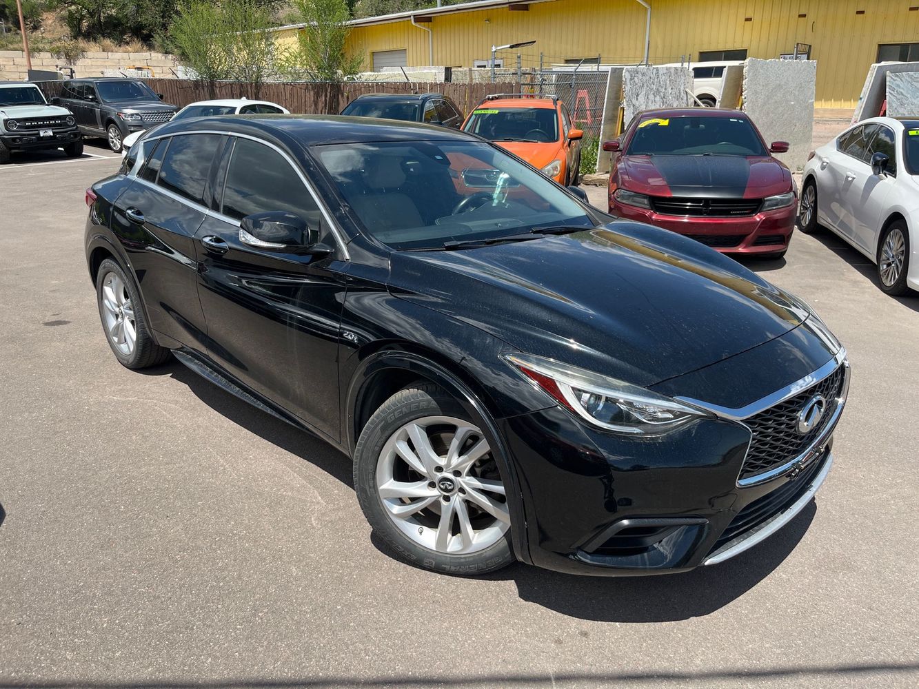 2017 INFINITI QX30 Luxury's photo