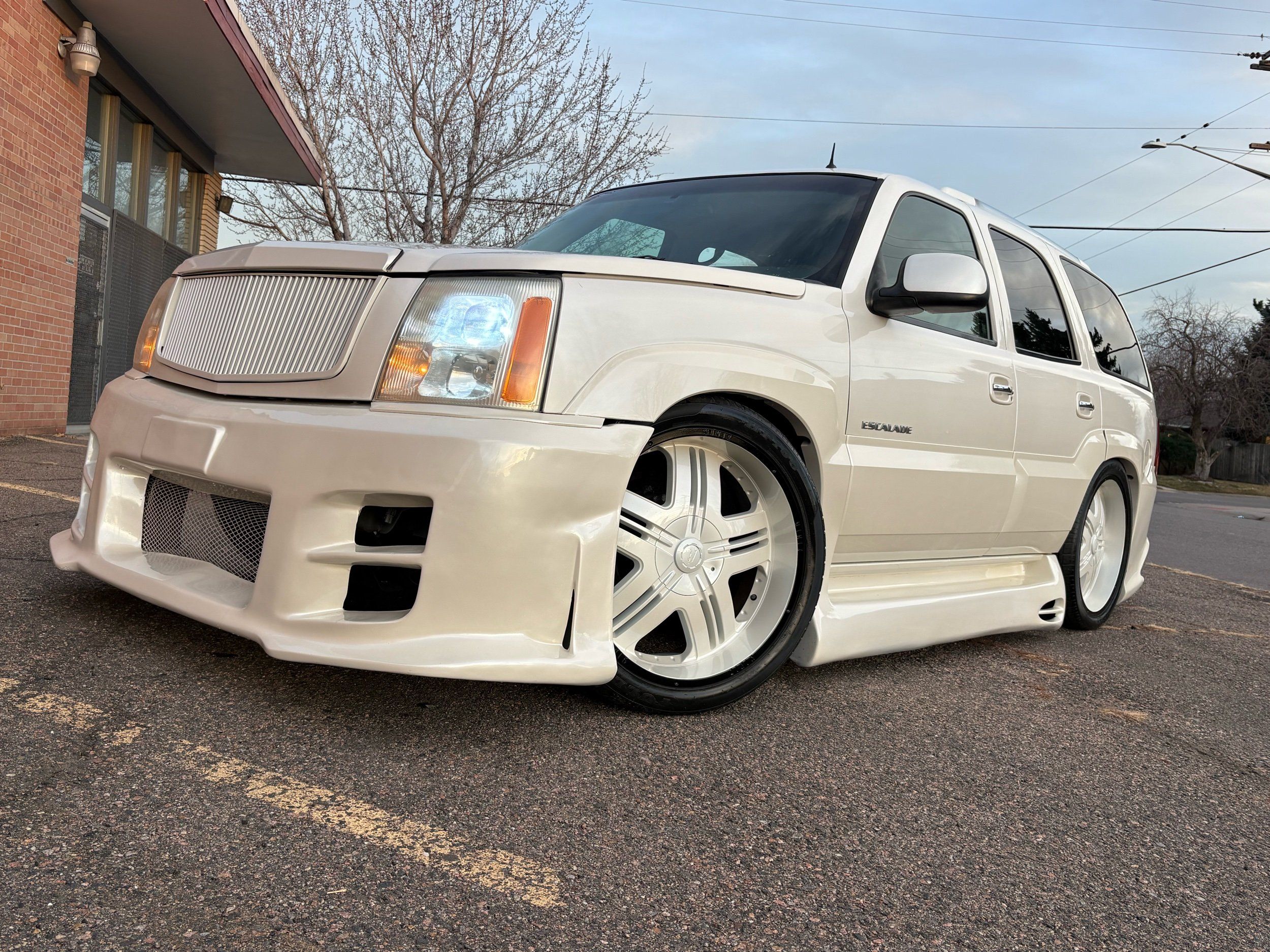 2002 Cadillac Escalade Base's photo