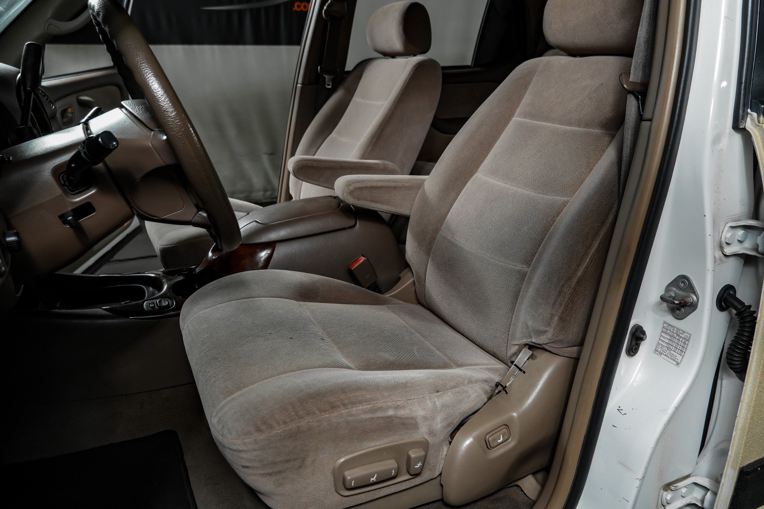 2004 Toyota Sequoia SR5 - Photo 26
