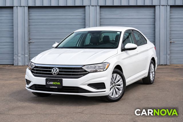 White 2019 Volkswagen Jetta Sedan Front-Wheel Drive 6-Speed Manual