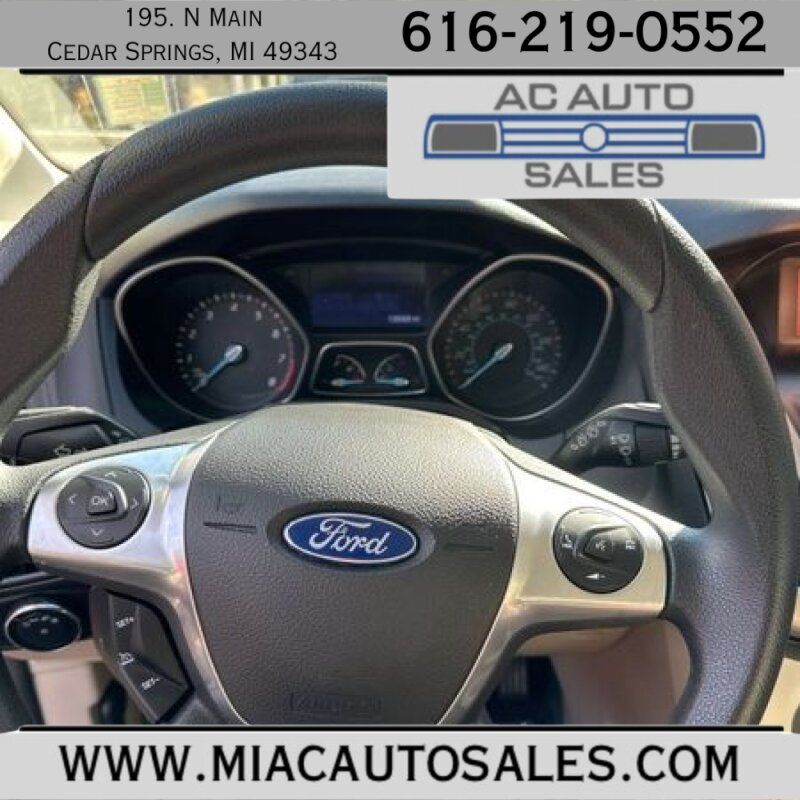 2014 Ford Focus SE photo 2