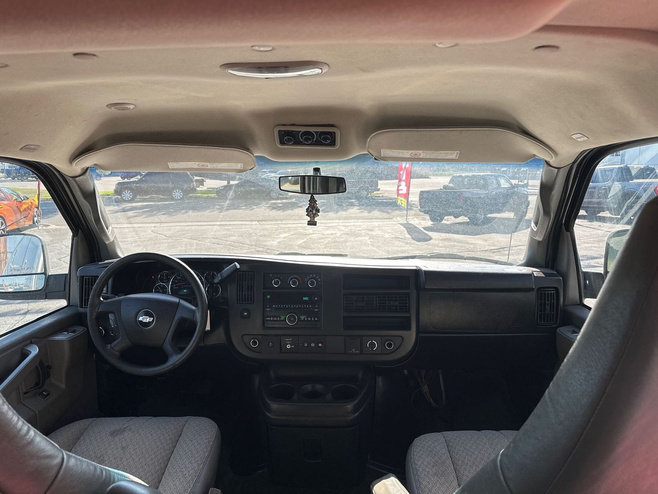 2017 Chevrolet Express Passenger LT 3500 photo 5
