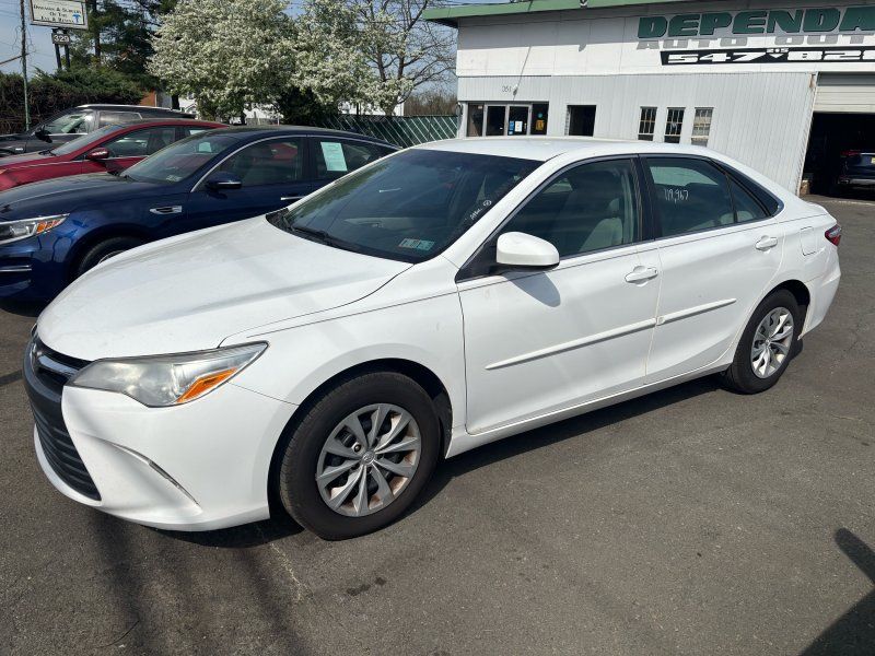 White 2015 Toyota Camry XSE Sedan Front-Wheel Drive 6-Speed Automatic