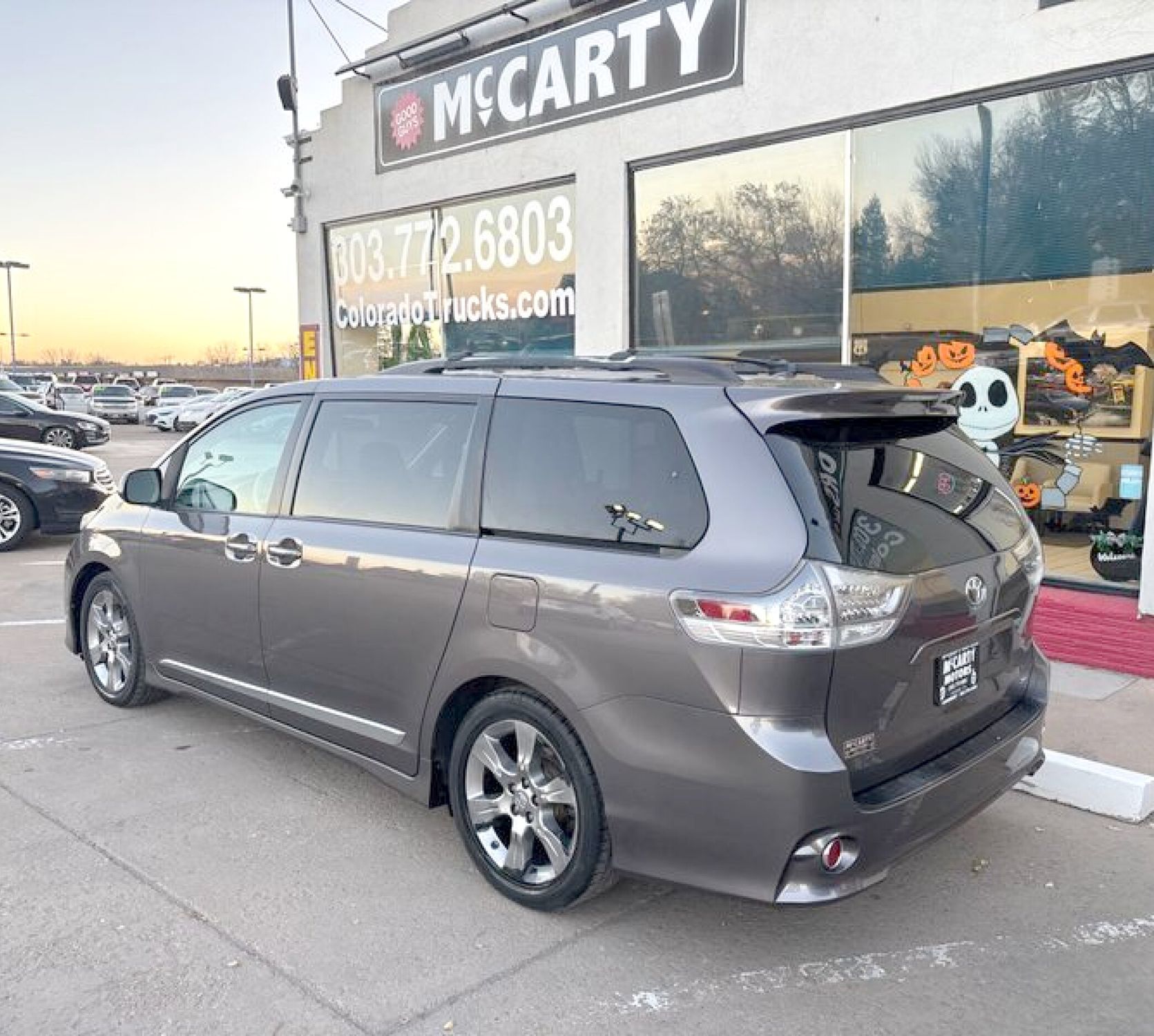 2011 Toyota Sienna SE photo 2