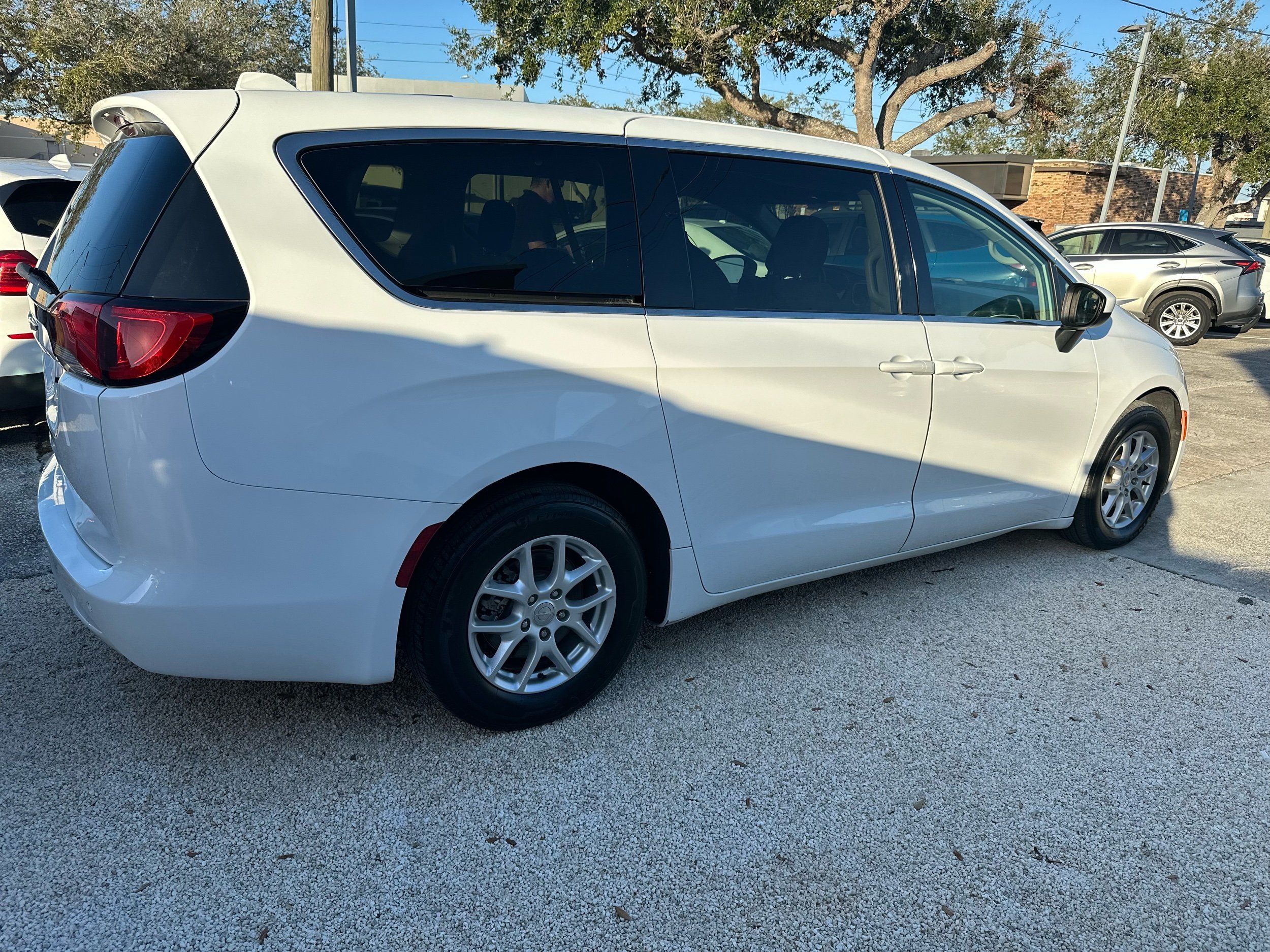 2018 Chrysler Pacifica LX photo 4