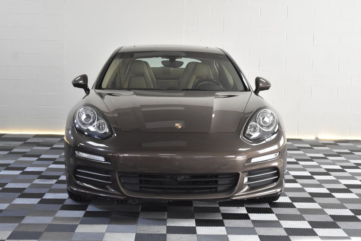 2015 Porsche Panamera 4