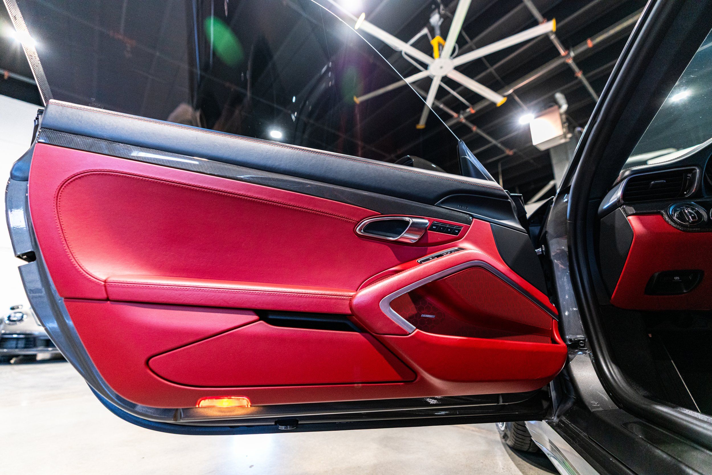2015 Porsche 911 Turbo S - Photo 23