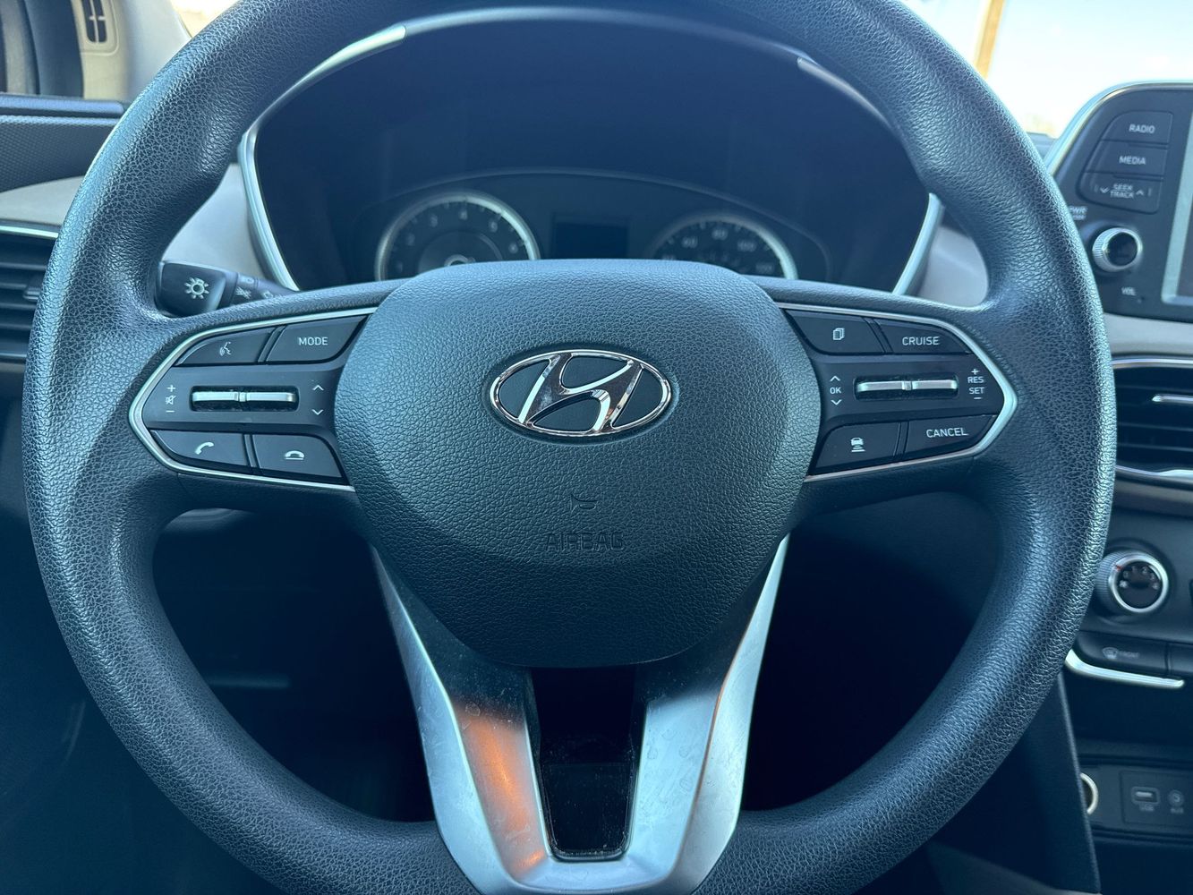 2019 Hyundai Santa Fe SE photo 9
