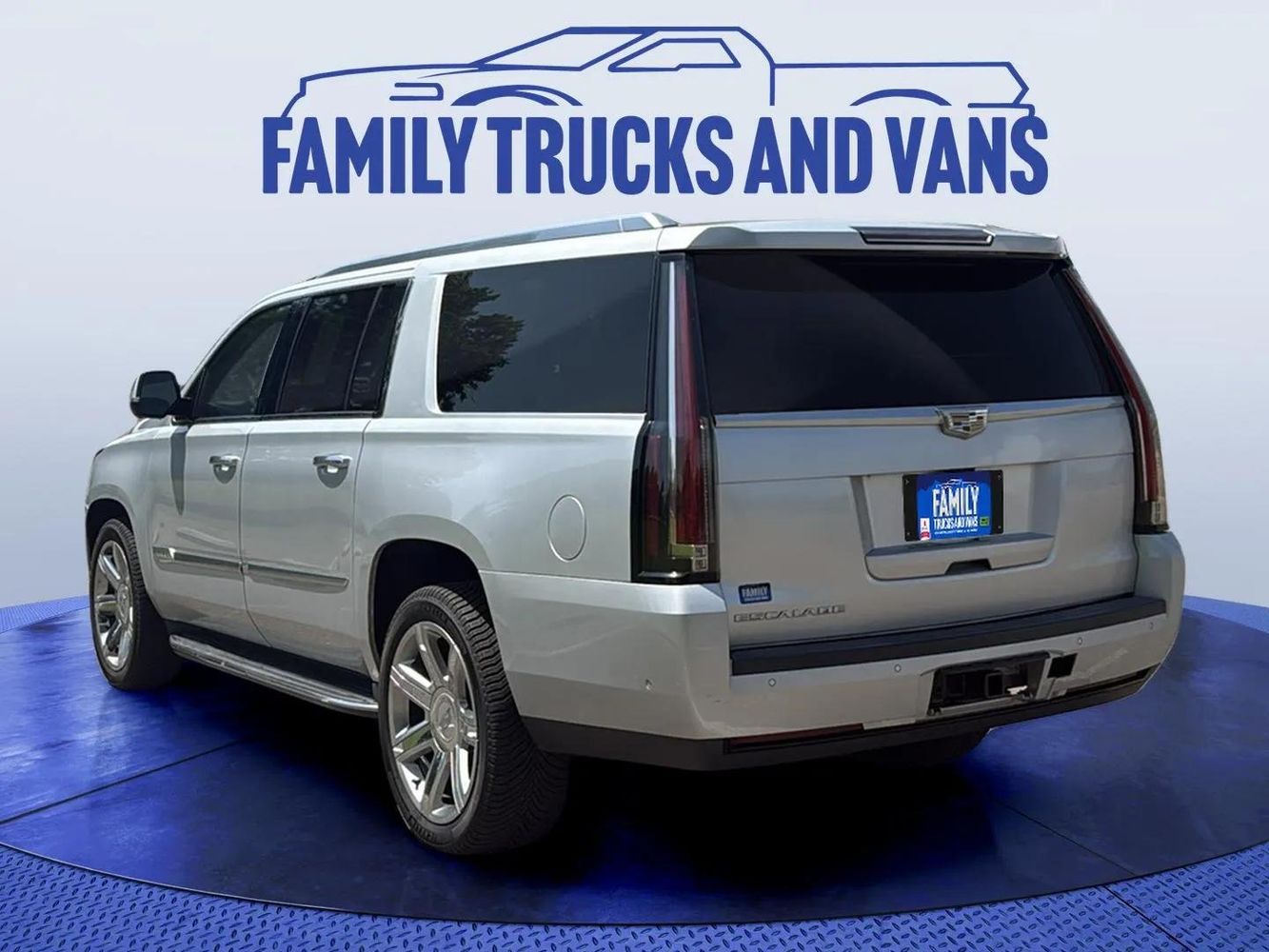 2017 Cadillac Escalade ESV Luxury photo 3