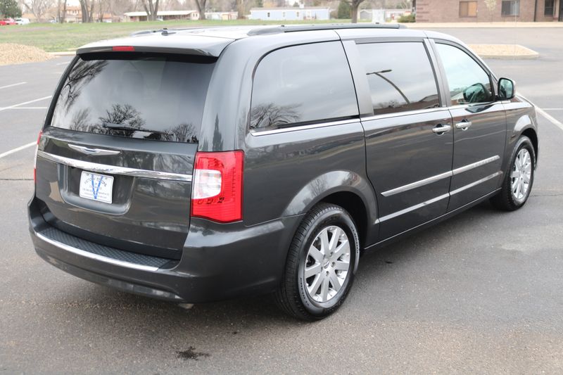 2011 Chrysler Town and Country Photos