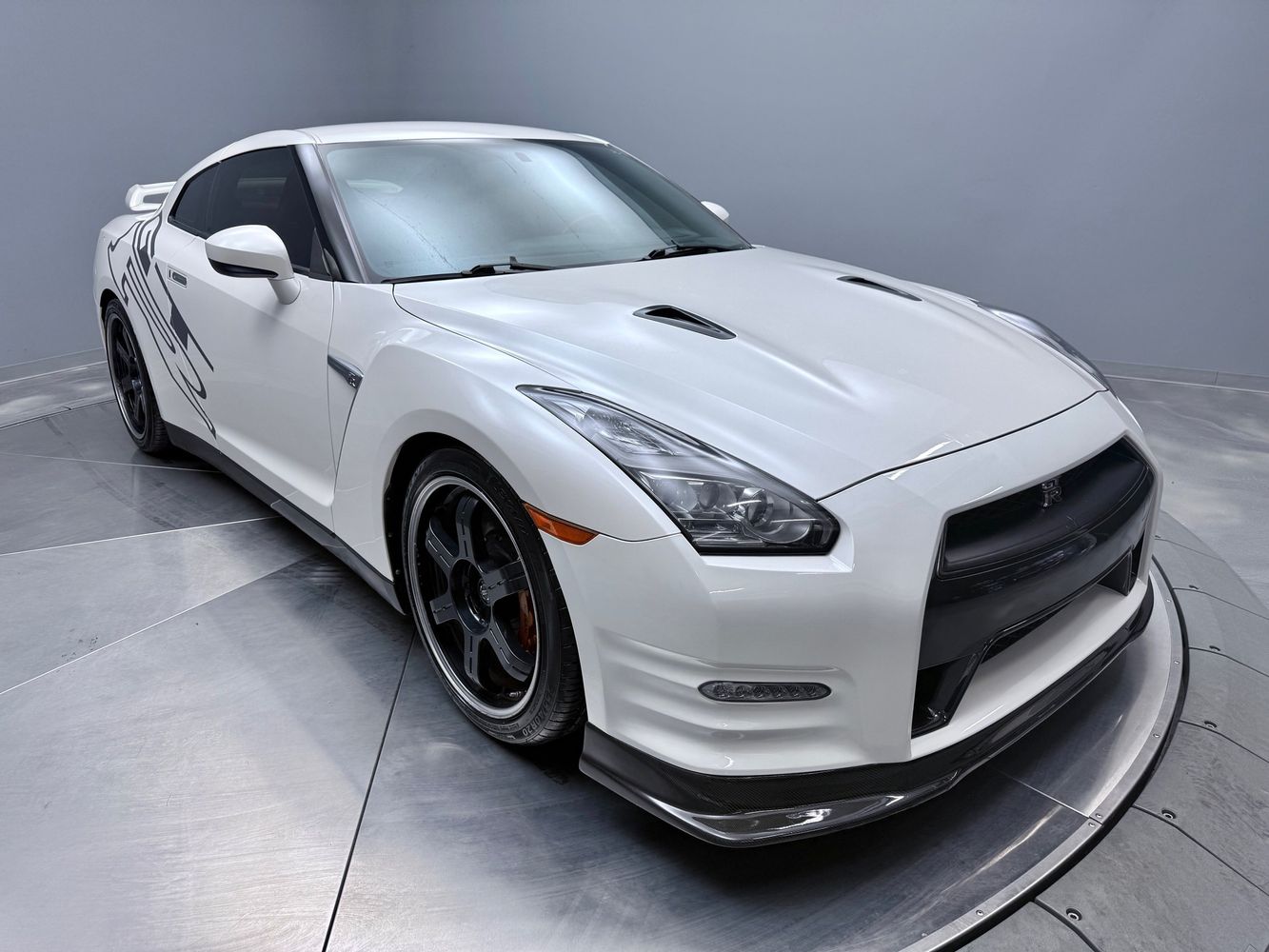 2015 Nissan GT-R Premium photo 3